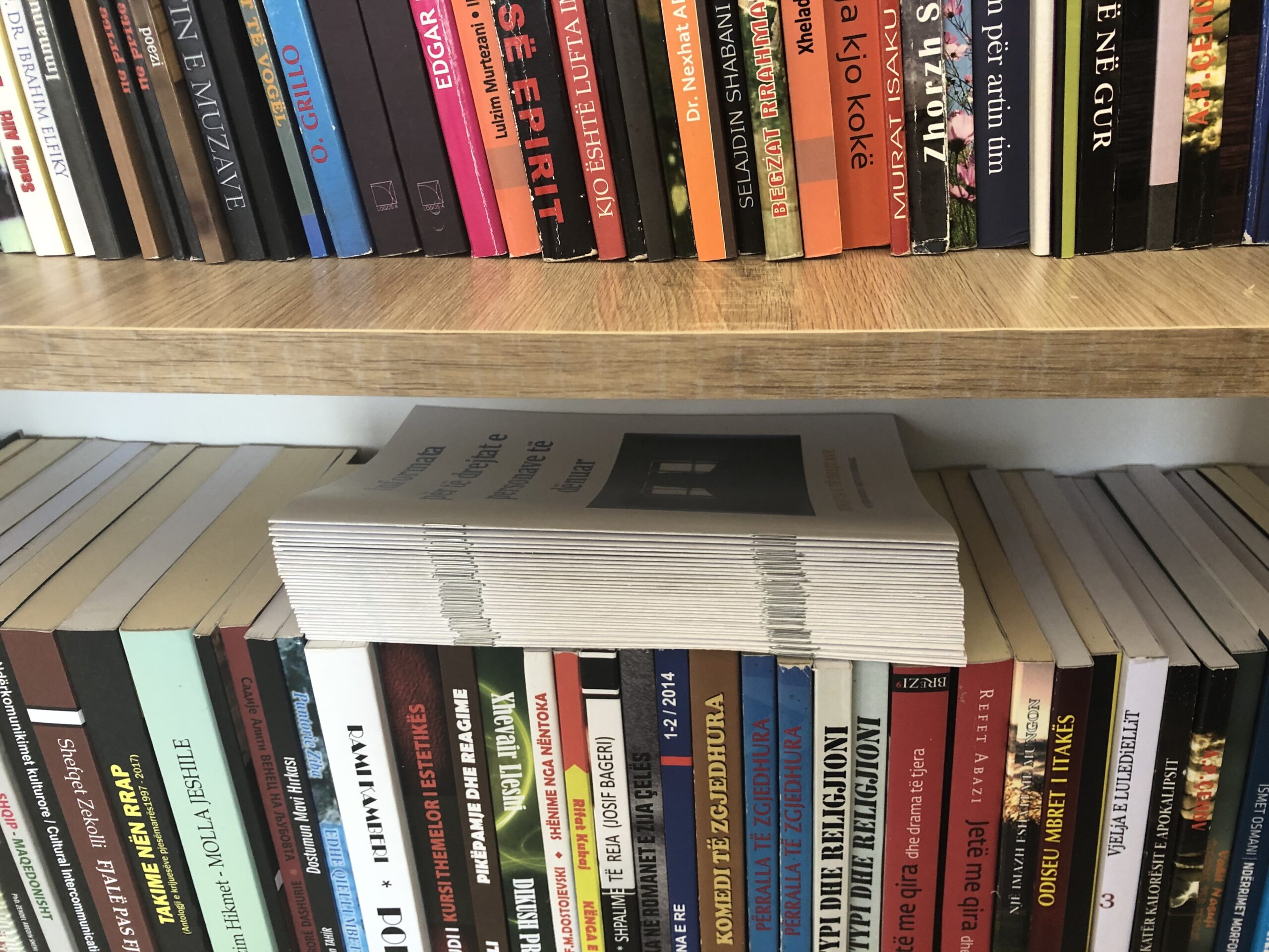 Македонско пенолошко друштво донира книги за библиотеката на КПД Штип